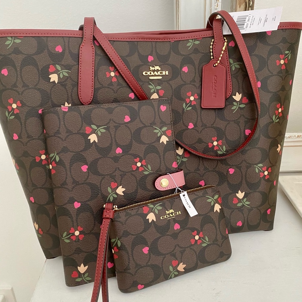 🆕 COACH | Heart City Tote, Notebook & Wristlet - Picture 9 of 16